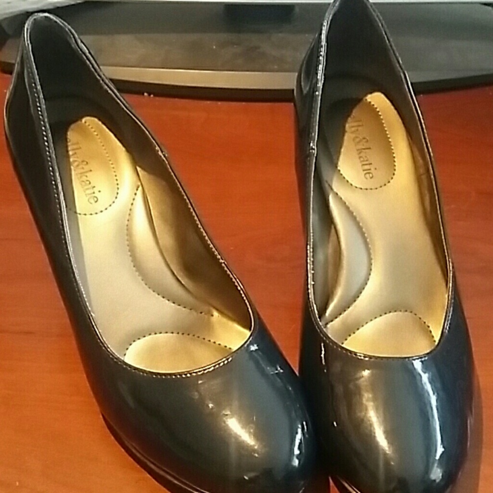 Kelly & Katie Navy Blue Pumps